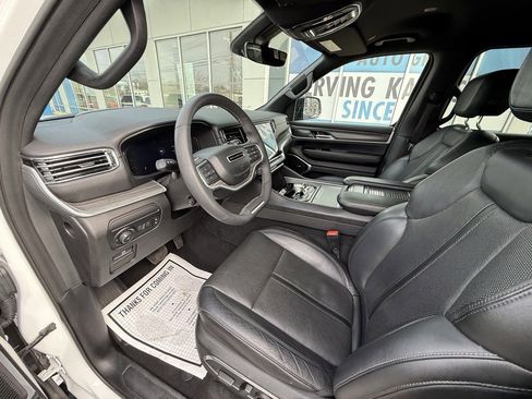 Used 2023 Jeep Wagoneer Series III w/ Preferred Equipment Group image 14