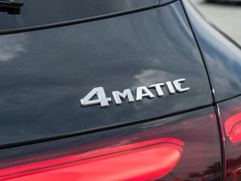 Used 2025 Mercedes-Benz GLC 300 4MATIC image 9