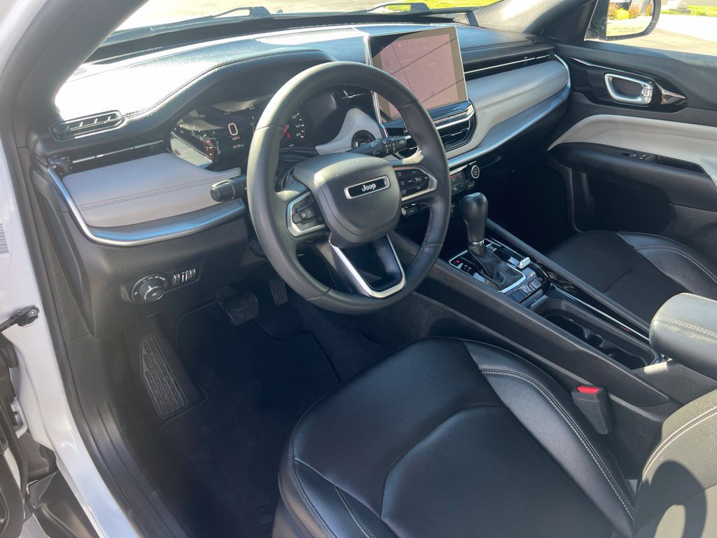 Used 2025 Jeep Compass Limited AWD/4WD image 16