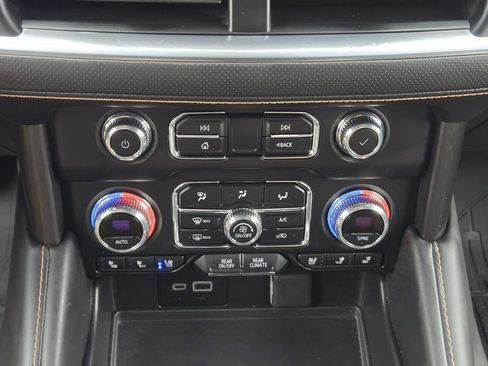 Used 2024 GMC Yukon AT4 AWD/4WD image 16