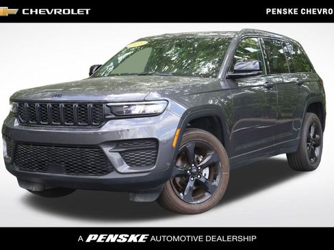 Used 2023 Jeep Grand Cherokee Altitude AWD/4WD image 1