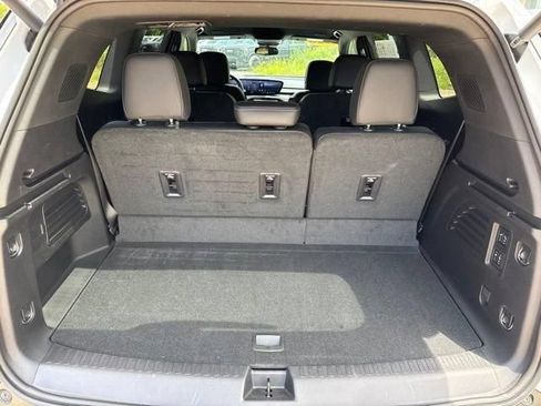 Used 2025 Buick Enclave Sport Touring w/ Power Package FWD image 8
