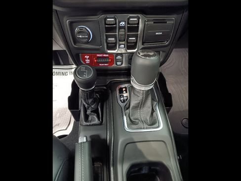 Used 2025 Jeep Wrangler Rubicon w/ Safety Group image 19