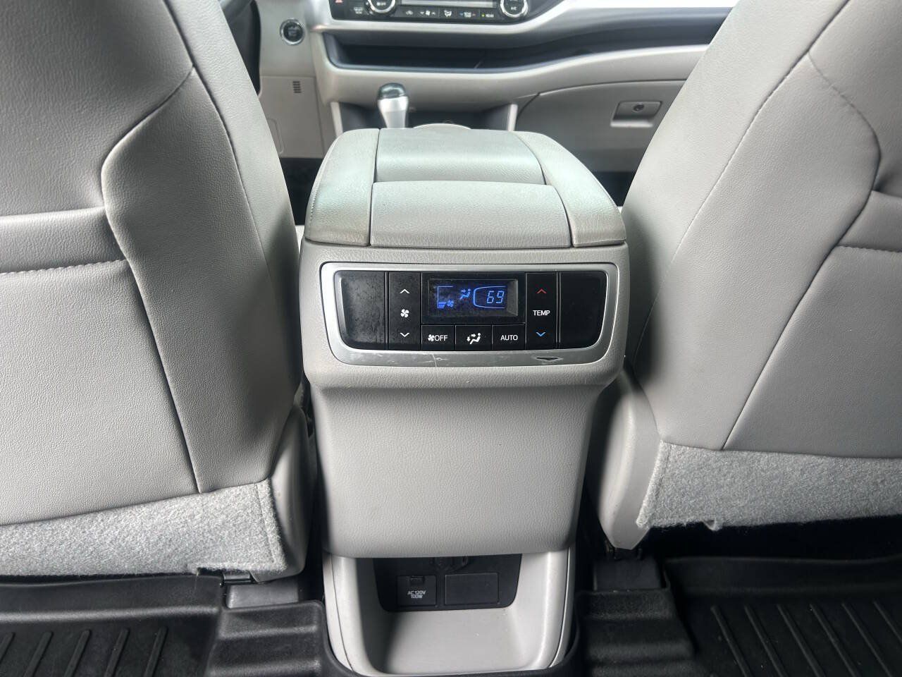 Used 2016 Toyota Highlander XLE AWD/4WD image 20