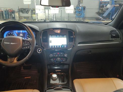 Used 2018 Chrysler 300 S w/ 300S Premium Group image 17