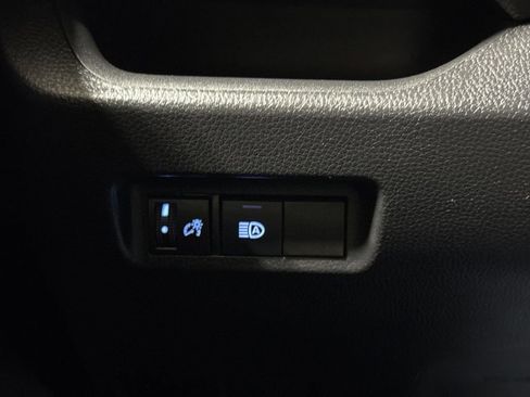 Used 2022 Toyota RAV4 XLE image 18