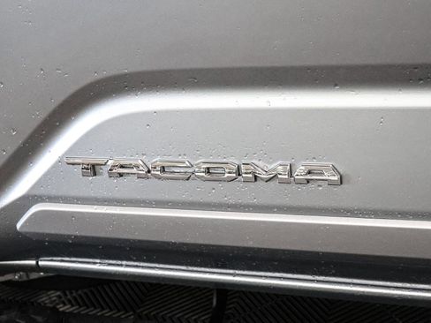 Used 2025 Toyota Tacoma SR5 AWD/4WD image 18