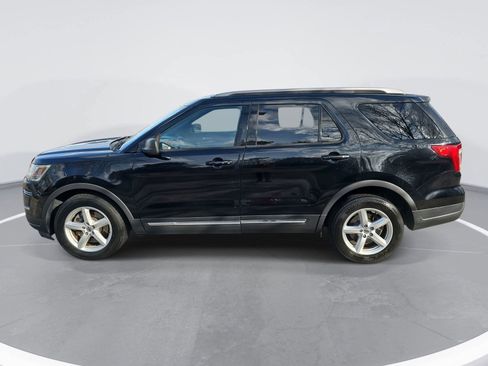Used 2018 Ford Explorer XLT image 8