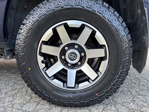 Used 2021 Toyota 4Runner TRD Off-Road AWD/4WD image 28