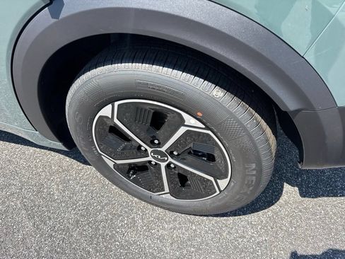 New 2026 Kia Niro EX FWD image 19