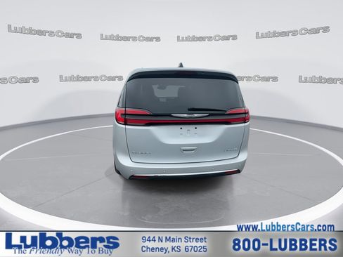 Used 2024 Chrysler Pacifica Limited FWD image 7