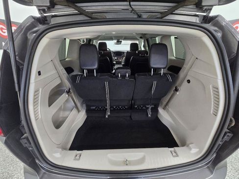 Used 2022 Chrysler Pacifica Touring-L FWD image 15