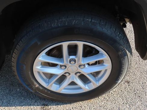 Used 2024 Jeep Grand Cherokee Limited w/ Trailer Tow Package AWD/4WD image 17