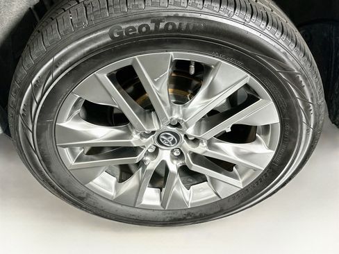 Used 2020 Toyota RAV4 XLE Premium FWD image 11