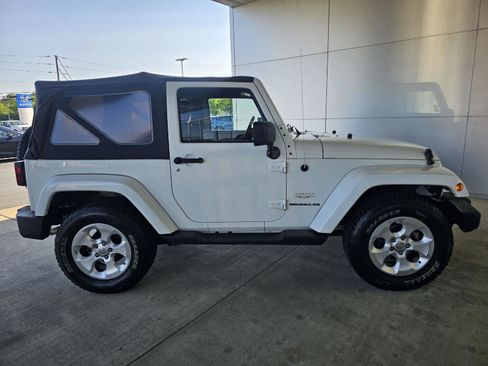 Used 2013 Jeep Wrangler Sahara w/ Connectivity Group AWD/4WD image 6