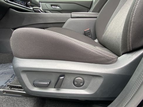 Used 2025 Nissan Rogue SV AWD/4WD image 15