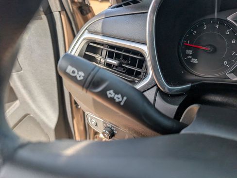 Used 2019 Chevrolet Equinox LT FWD image 24