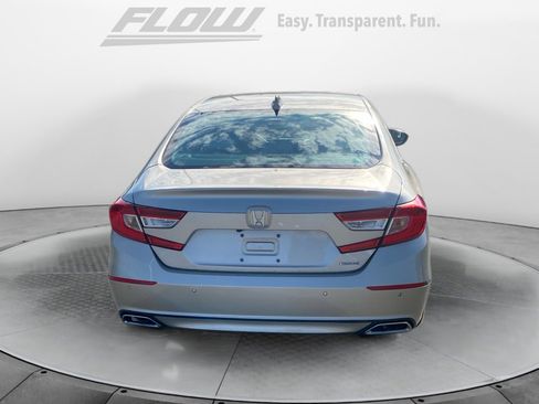 Used 2018 Honda Accord Touring image 3