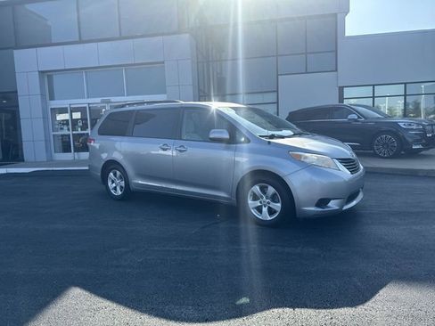 Used 2012 Toyota Sienna LE FWD image 6