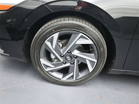 New 2026 Hyundai Elantra Limited image 22