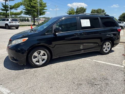 Used 2017 Toyota Sienna LE FWD image 16