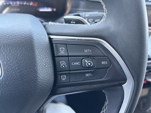 Used 2023 Jeep Grand Cherokee L Laredo image 20