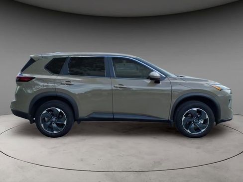 Used 2025 Nissan Rogue SV AWD/4WD image 10