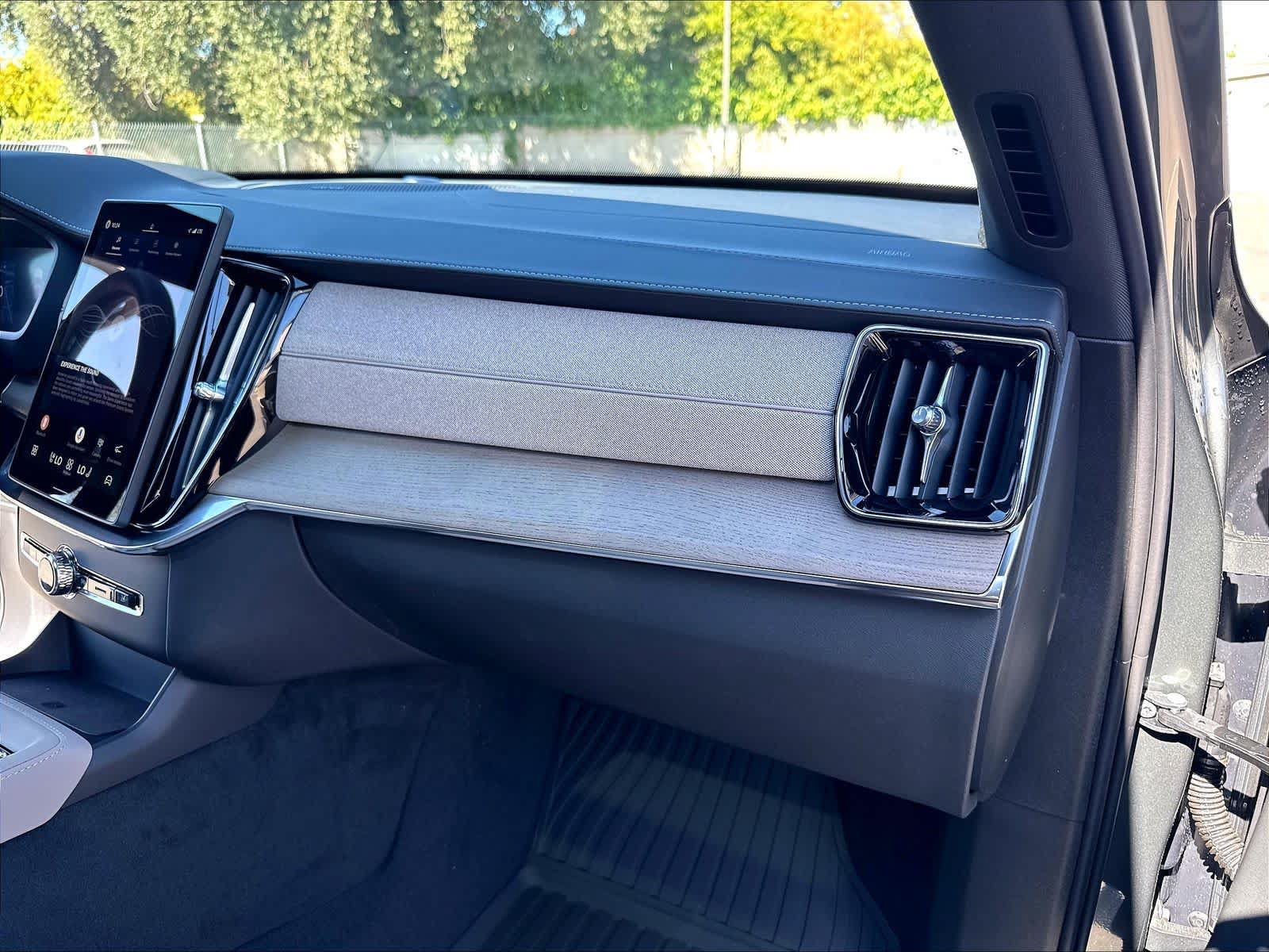 New 2027 Volvo XC90 B6 Plus AWD/4WD image 29