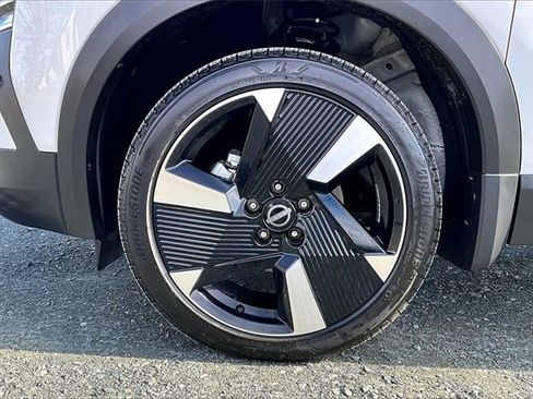 Used 2025 Nissan Kicks SR w/ SR Premium Package image 8