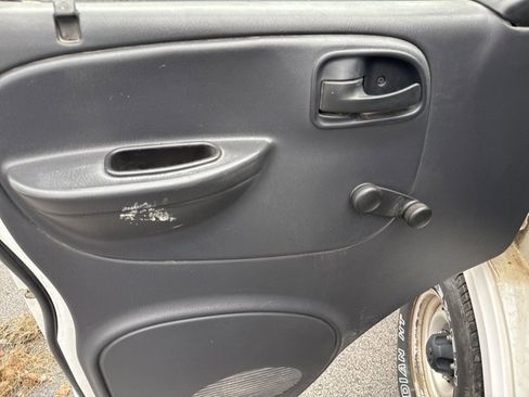 Used 2001 Dodge B1500 image 12