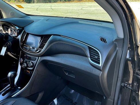 Certified 2021 Chevrolet Trax LT image 24