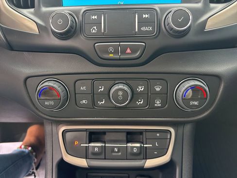 Used 2024 GMC Terrain Denali w/ Denali Premium Package image 27