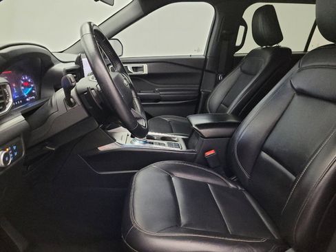Used 2020 Ford Explorer XLT w/ Equipment Group 202A image 17