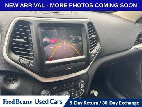 Used 2014 Jeep Cherokee Limited w/ Luxury Group AWD/4WD image 12
