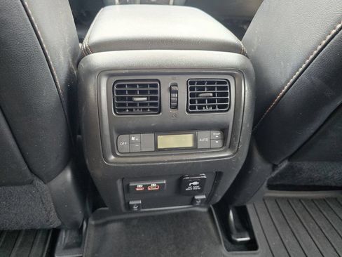 Used 2019 Nissan Pathfinder SL AWD/4WD image 25
