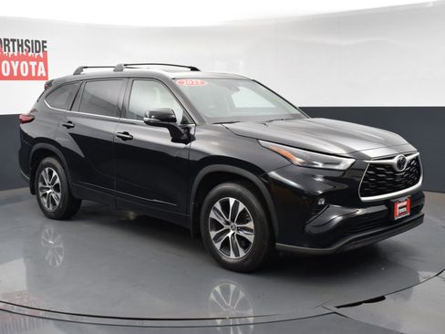 Used 2022 Toyota Highlander XLE image 6