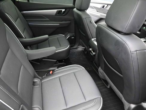 Used 2025 Buick Enclave Preferred w/ Power Package image 30