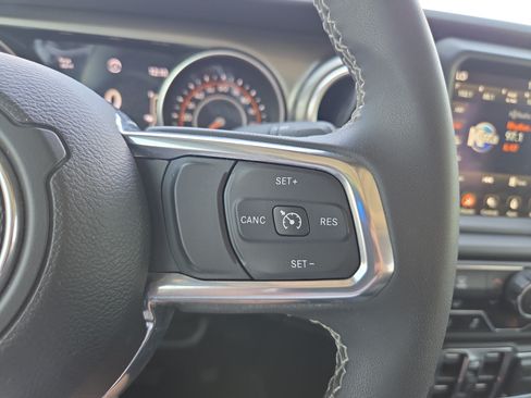 Used 2023 Jeep Gladiator Overland AWD/4WD image 12