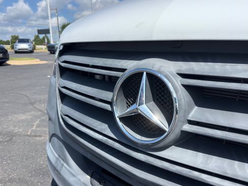 Used 2022 Mercedes-Benz Sprinter 2500 image 2