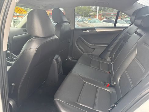 Used 2017 Volkswagen Jetta SE FWD image 12