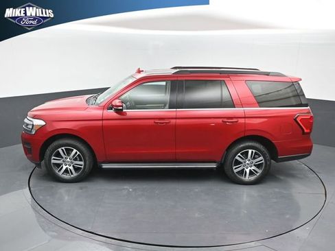 Used 2022 Ford Expedition XLT image 12