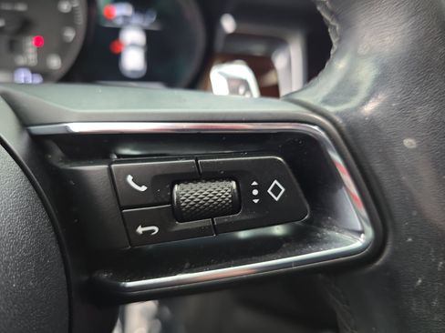 Used 2023 Porsche Macan Turbo image 18