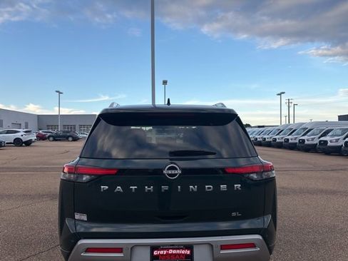 Used 2023 Nissan Pathfinder SL image 3