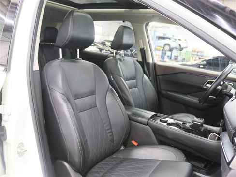 Used 2023 Nissan Rogue Platinum w/ Platinum Premium Package AWD/4WD image 28