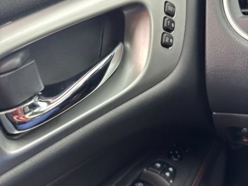 Used 2020 Nissan Pathfinder SL AWD/4WD image 26