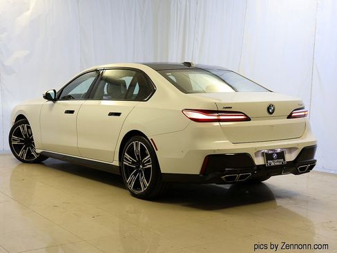 Certified 2023 BMW 760i xDrive image 9