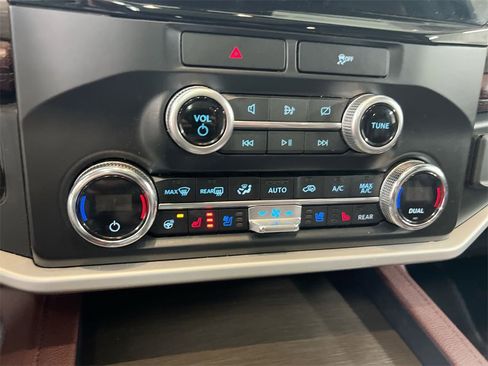 Used 2022 Ford Expedition Limited image 16