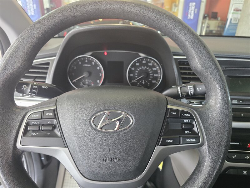 Used 2017 Hyundai Elantra SE FWD image 24