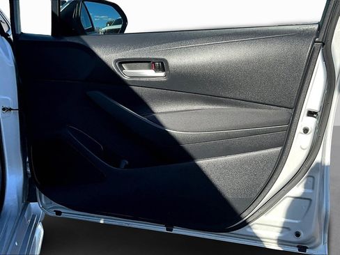 Used 2020 Toyota Corolla LE image 16