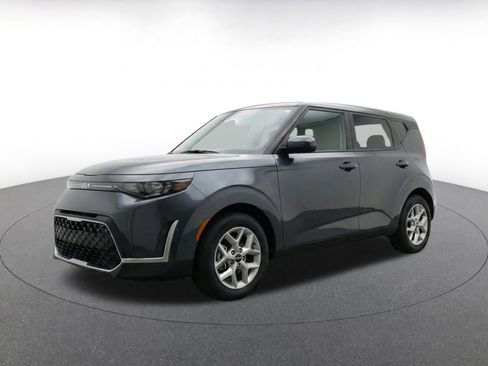 Used 2025 Kia Soul LX w/ LX Technology Package FWD image 3